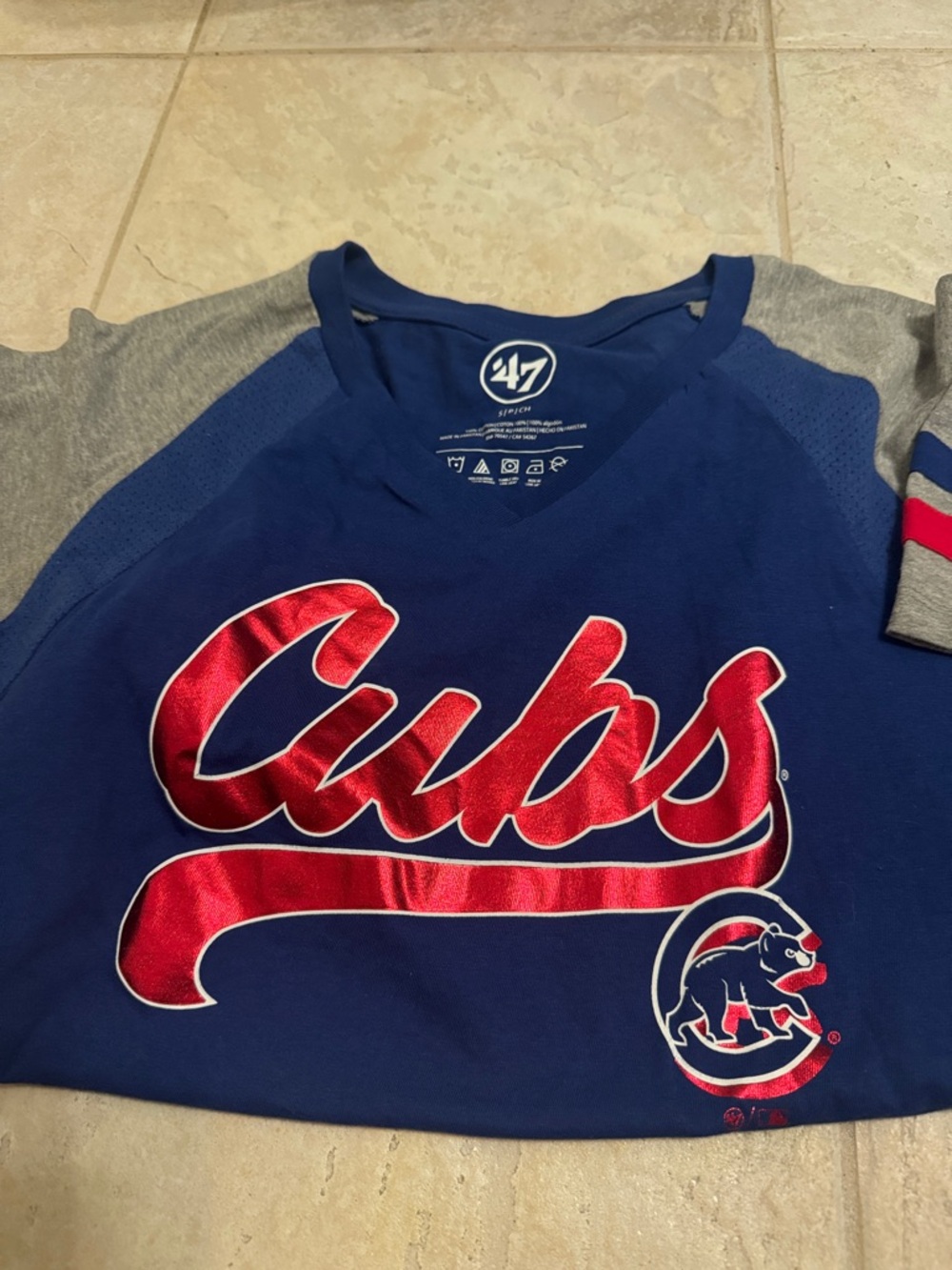 47 Brand Kids Navy and Gray Chicago Cubs Tee with Red Script